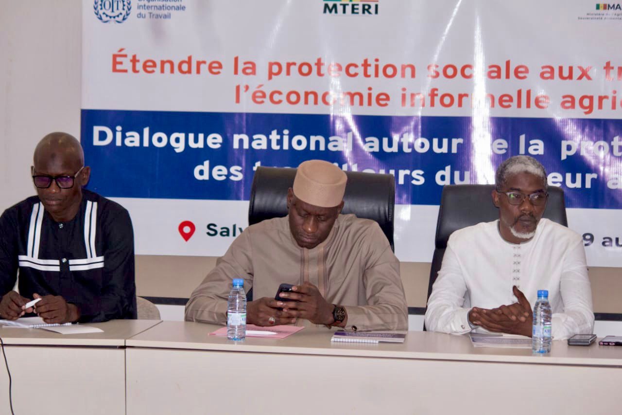 DIALOGUE SUR LA PROTECTION SOCIALE DES TRAVAILLEURS DU SECTEUR AGRICOLE :  Pour une justice sociale inclusive  Dans le sillage de la loi d’orientation sylvo-pastorale, le Ministère du Travail, de l’Emploi et des Relations avec les Institutions (MTERI) a lancé ce mardi 9 juillet 2025 et ce pour deux jours, le dialogue national autour de la protection sociale des travailleurs du secteur agricole...