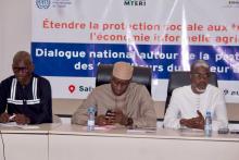 DIALOGUE SUR LA PROTECTION SOCIALE DES TRAVAILLEURS DU SECTEUR AGRICOLE :  Pour une justice sociale inclusive  Dans le sillage de la loi d’orientation sylvo-pastorale, le Ministère du Travail, de l’Emploi et des Relations avec les Institutions (MTERI) a lancé ce mardi 9 juillet 2025 et ce pour deux jours, le dialogue national autour de la protection sociale des travailleurs du secteur agricole...